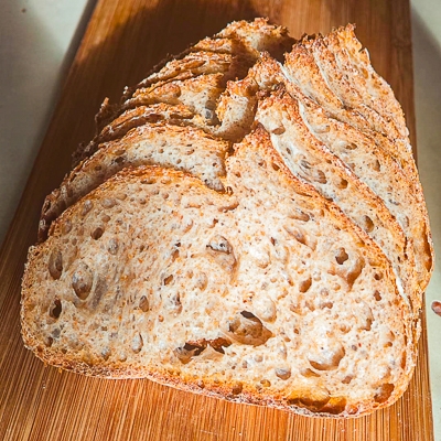 Pain complet tranché