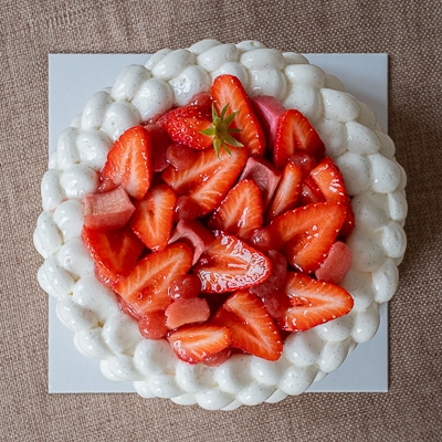 Entremet fête des mères fraise & rhubarbe